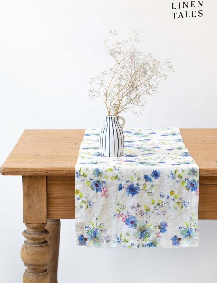 Lněný běhoun na stůl 40x200 cm White Flowers – Linen Tales Linen Tales