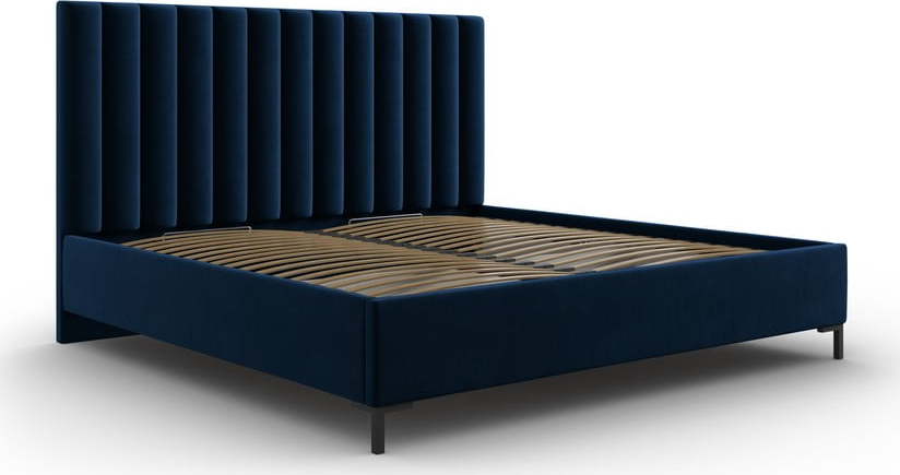 Tmavě modrá čalouněná dvoulůžková postel s úložným prostorem s roštem 160x200 cm Casey – Mazzini Beds Mazzini Beds